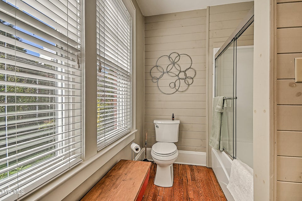 Photo #46: 724 Lawrence Avenue