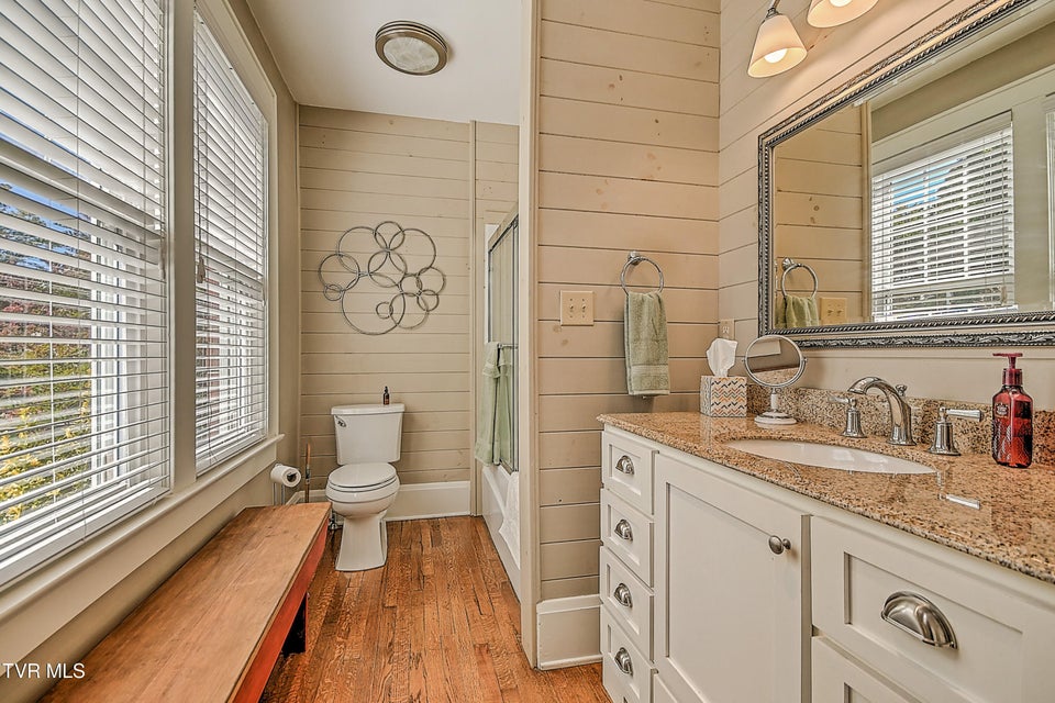 Photo #47: 724 Lawrence Avenue