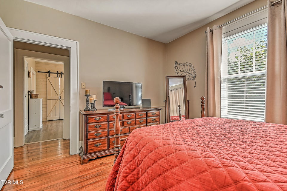 Photo #48: 724 Lawrence Avenue