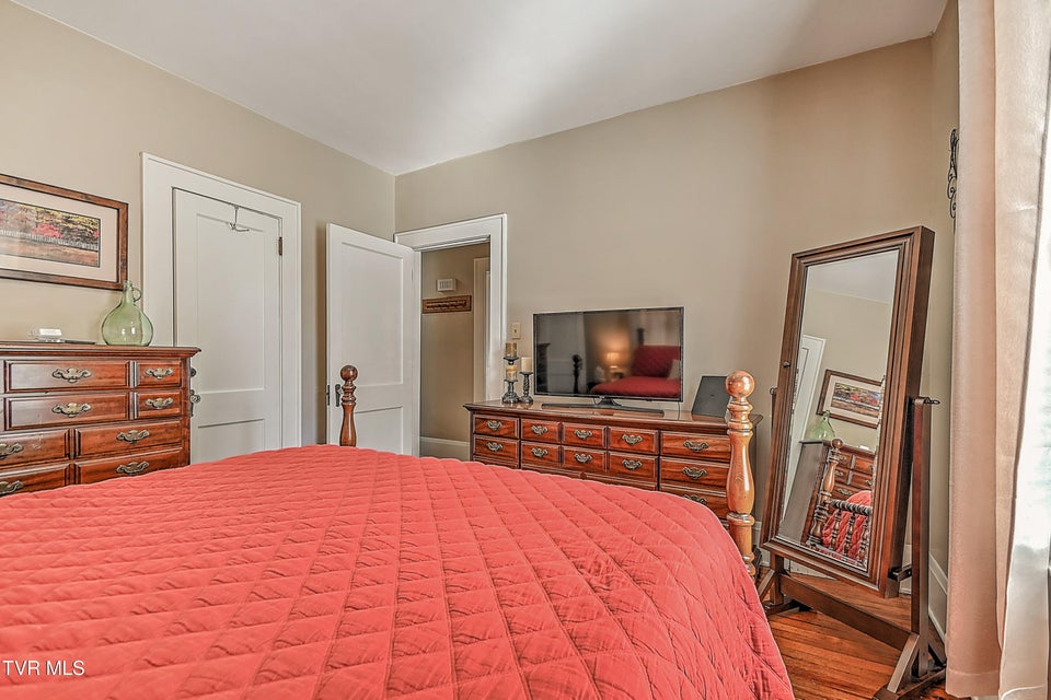 Photo #49: 724 Lawrence Avenue