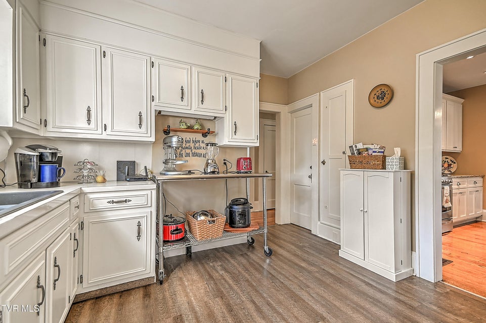 Photo #36: 724 Lawrence Avenue