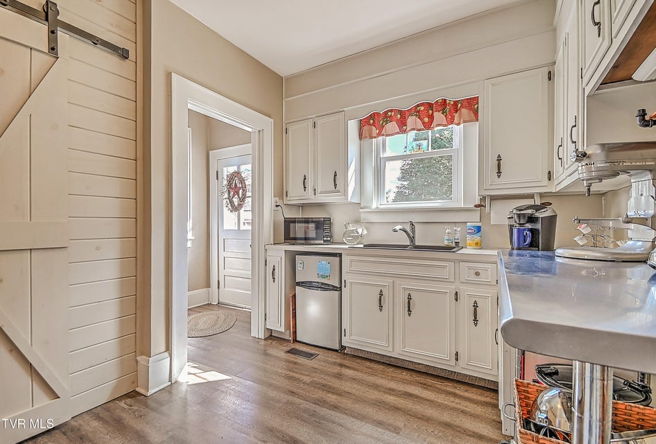 Photo #35: 724 Lawrence Avenue