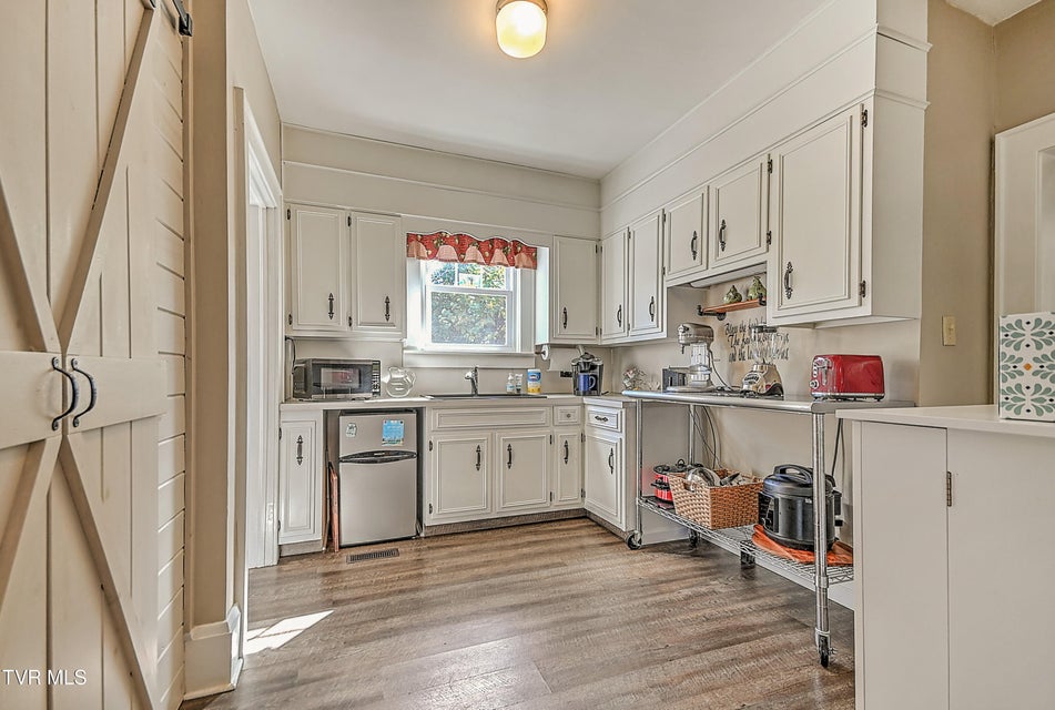 Photo #33: 724 Lawrence Avenue