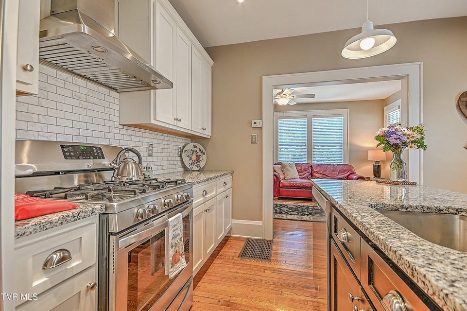 Photo #32: 724 Lawrence Avenue