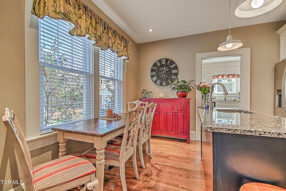 Photo #37: 724 Lawrence Avenue