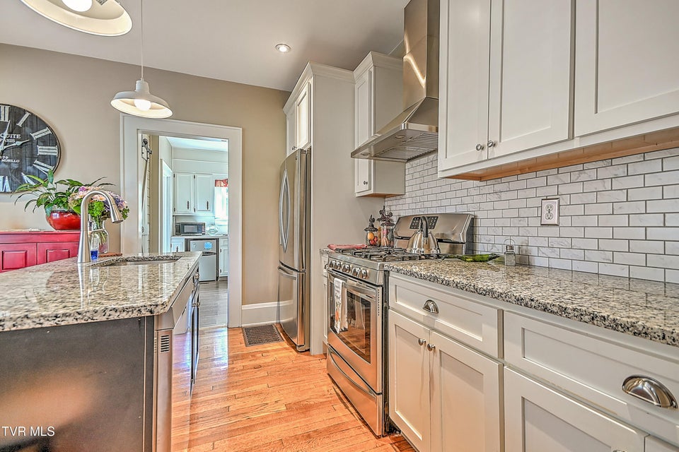 Photo #29: 724 Lawrence Avenue