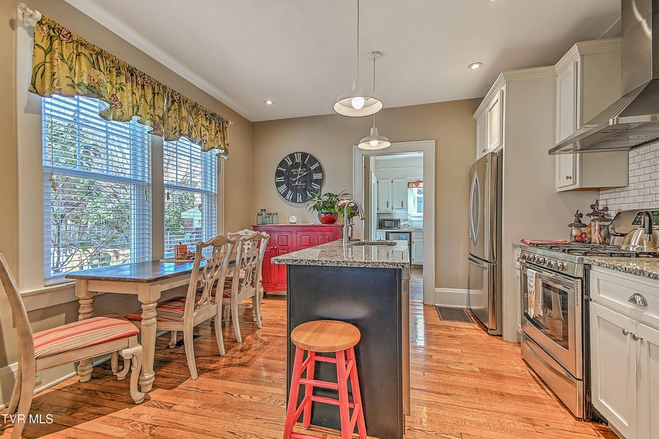 Photo #28: 724 Lawrence Avenue