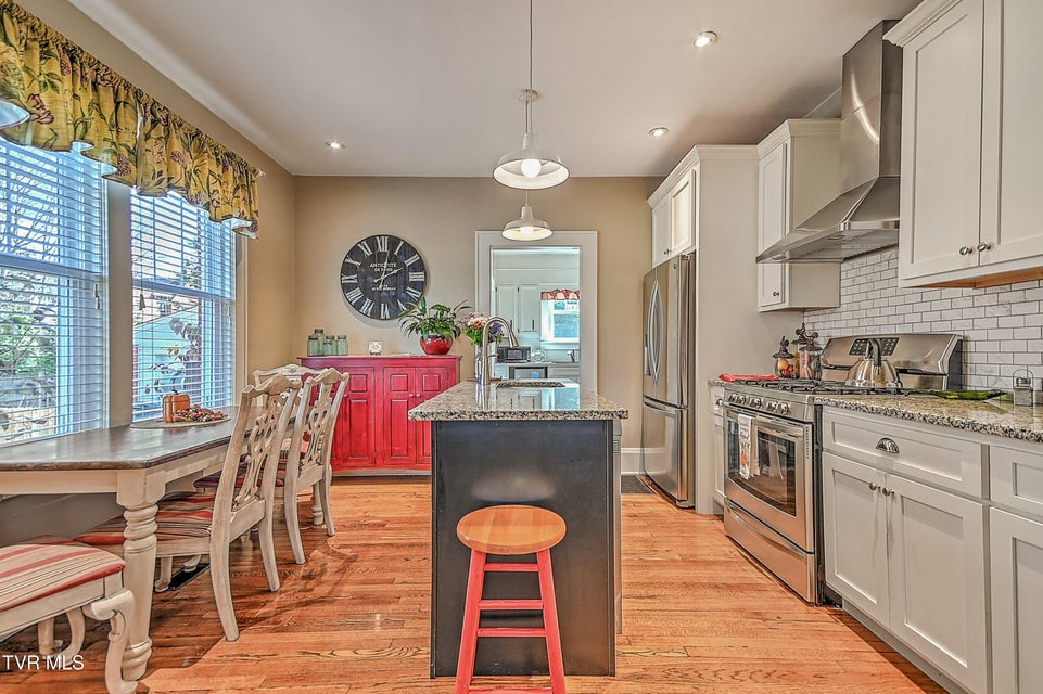 Photo #30: 724 Lawrence Avenue