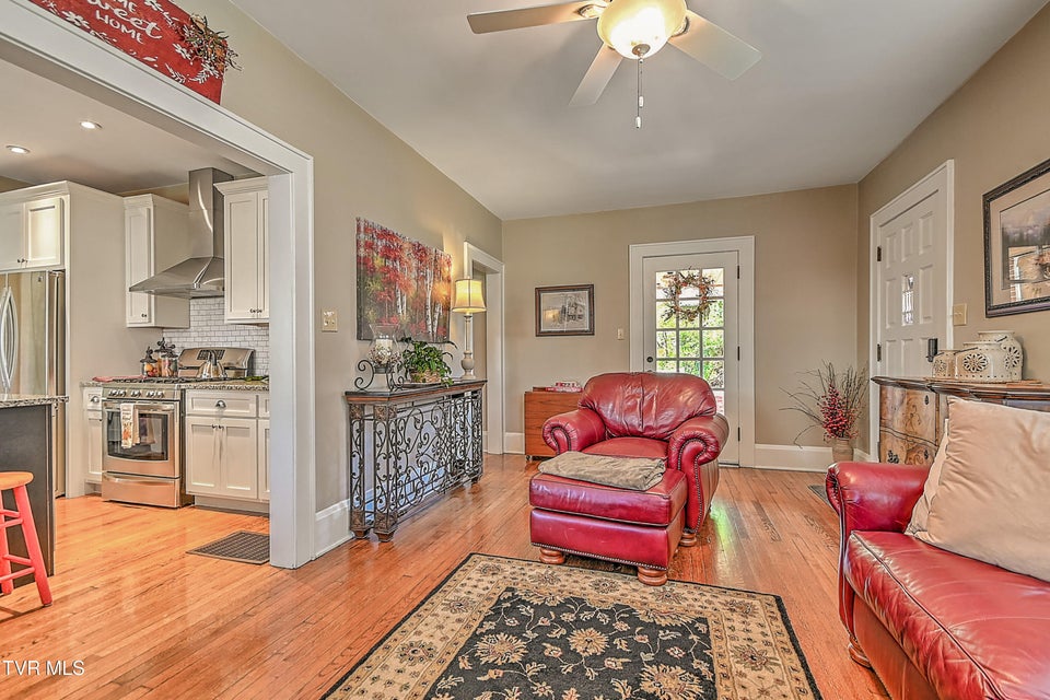 Photo #26: 724 Lawrence Avenue