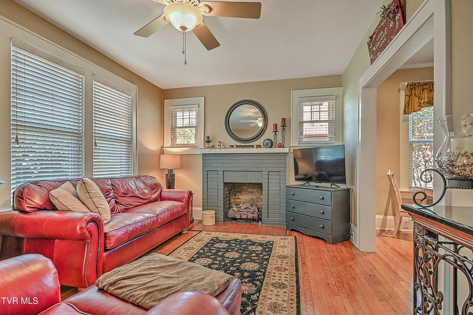 Photo #24: 724 Lawrence Avenue