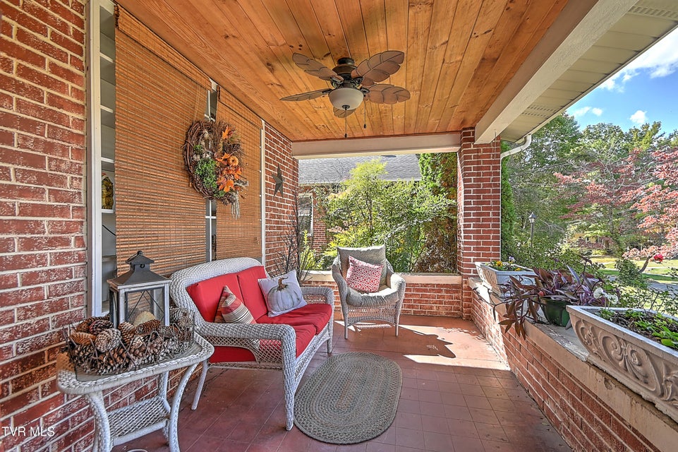 Photo #21: 724 Lawrence Avenue