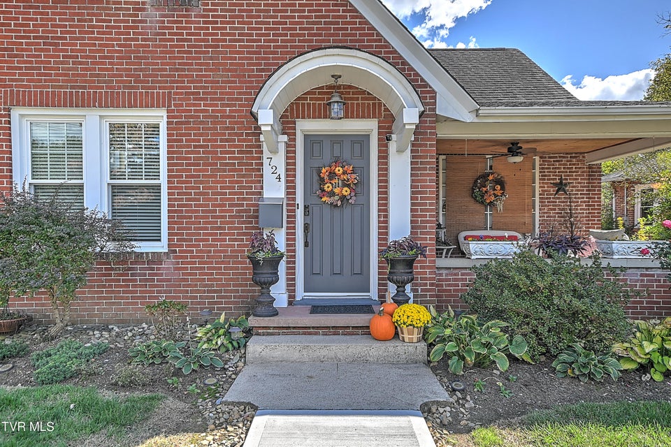 Photo #2: 724 Lawrence Avenue