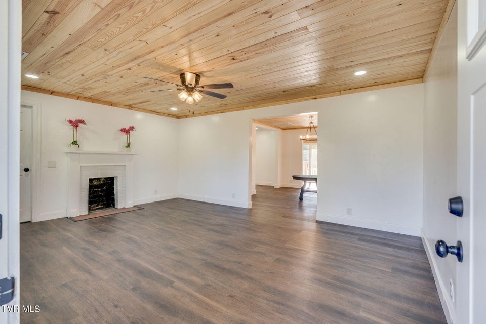 Photo #3: 292 Main Street