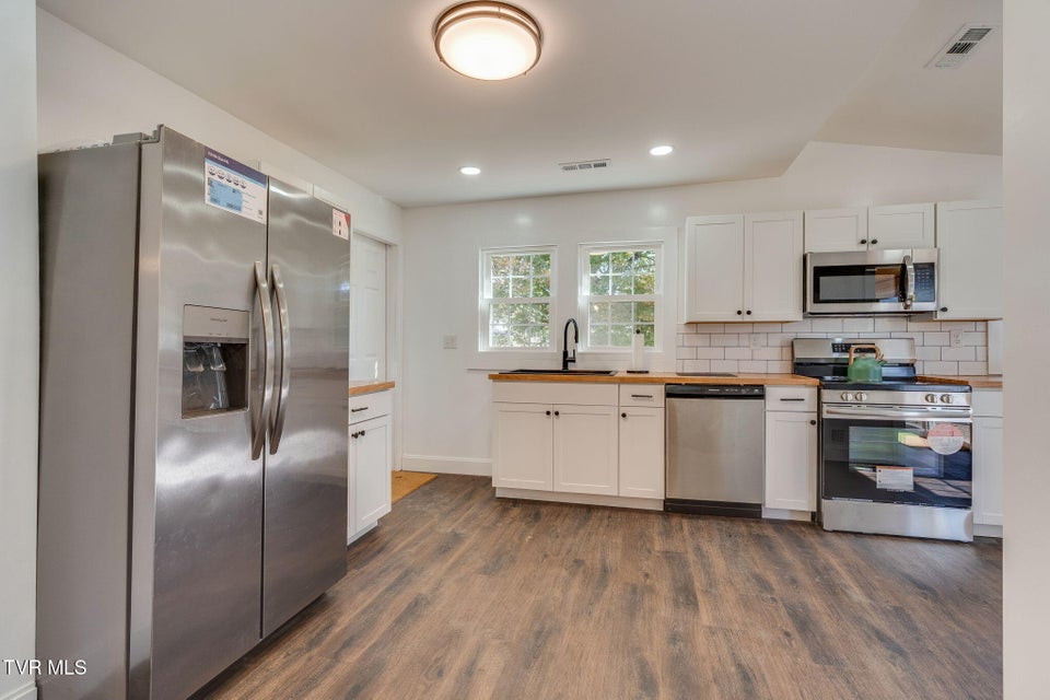 Photo #8: 292 Main Street