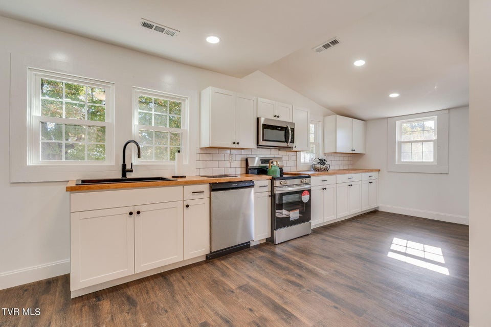 Photo #9: 292 Main Street