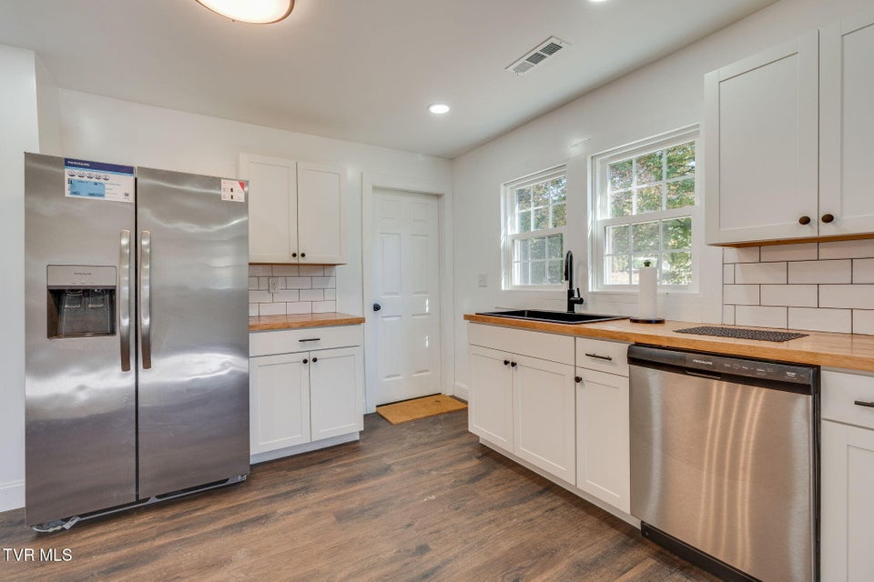 Photo #10: 292 Main Street