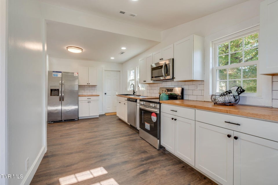 Photo #11: 292 Main Street