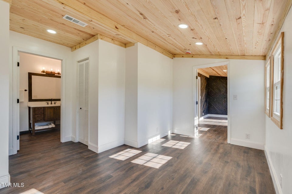 Photo #16: 292 Main Street