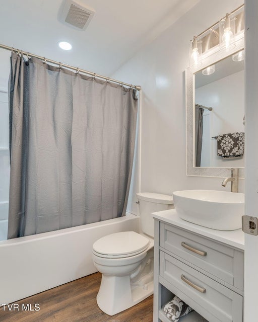 Photo #21: 292 Main Street