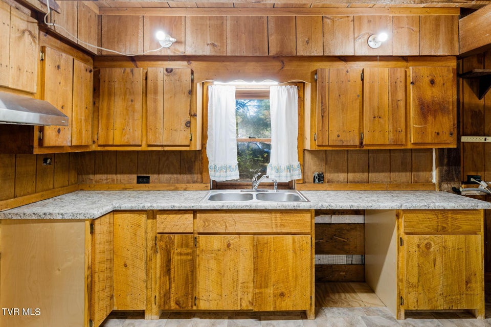 Photo #16: 400 Blant Road