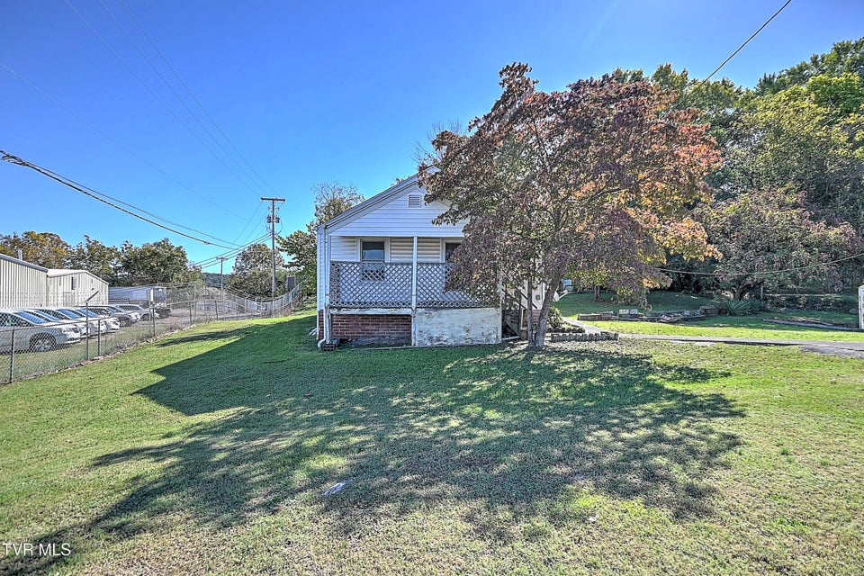 Photo #3: 1809 Autumn Lane