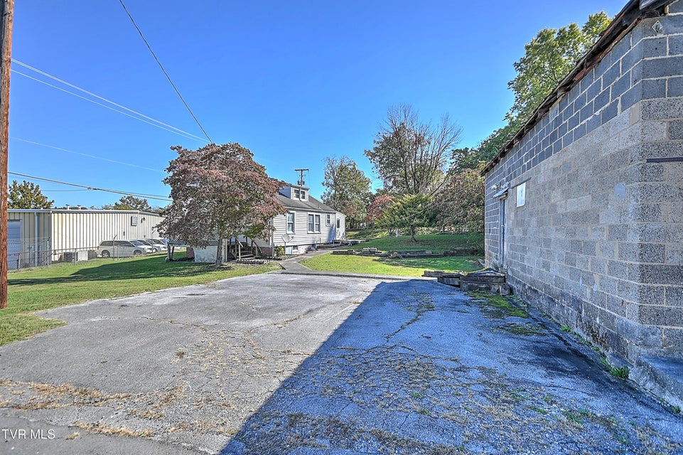 Photo #32: 1809 Autumn Lane