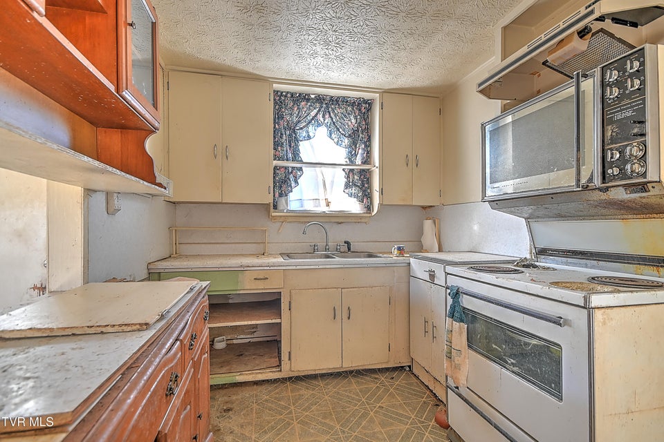 Photo #13: 1809 Autumn Lane