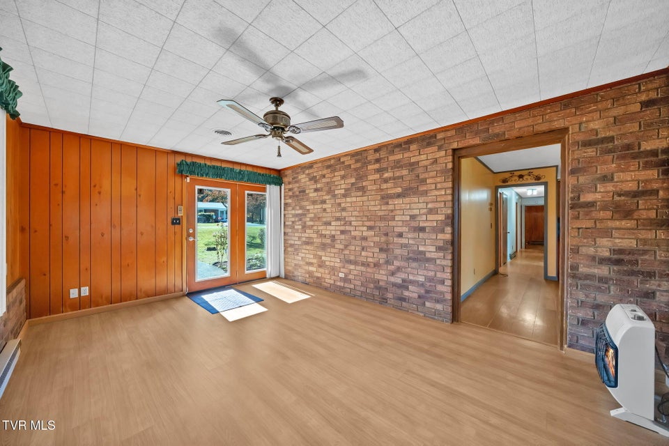 Photo #3: 306 Oak Glen Circle
