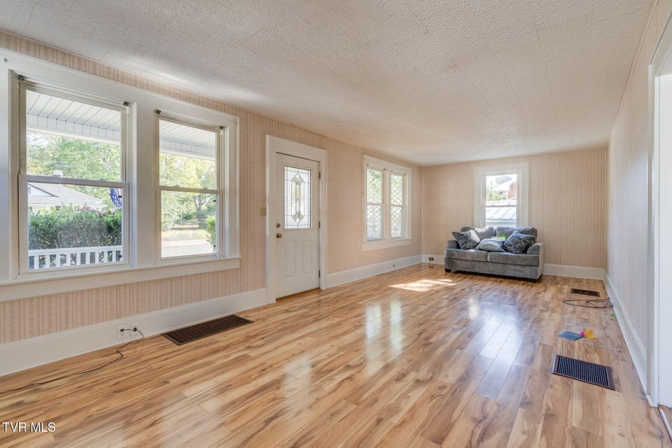 Photo #6: 219 Clinchfield Avenue