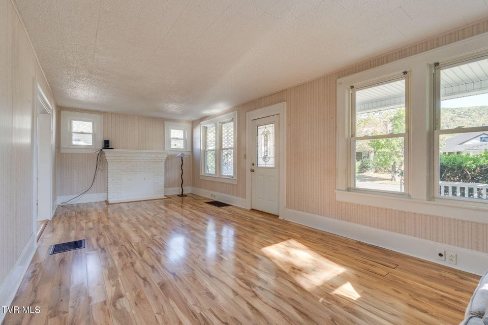 Photo #7: 219 Clinchfield Avenue