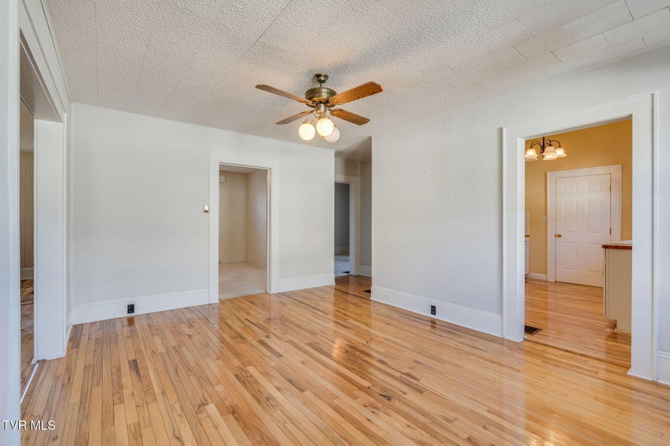 Photo #9: 219 Clinchfield Avenue