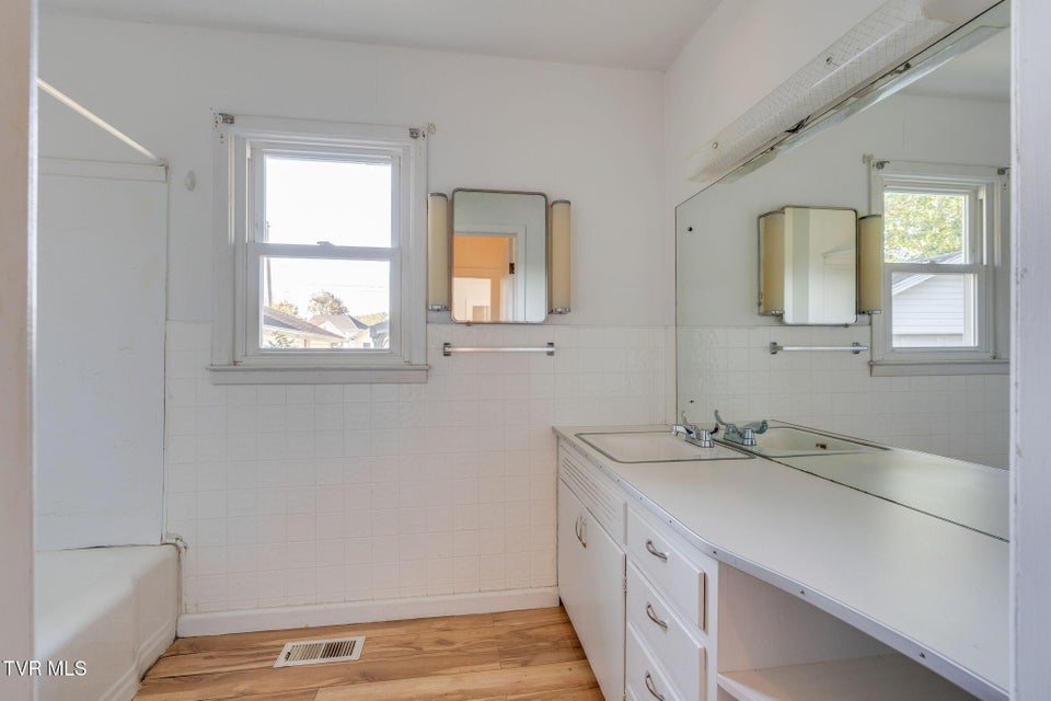 Photo #16: 219 Clinchfield Avenue