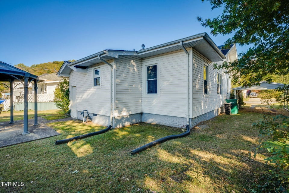 Photo #22: 219 Clinchfield Avenue