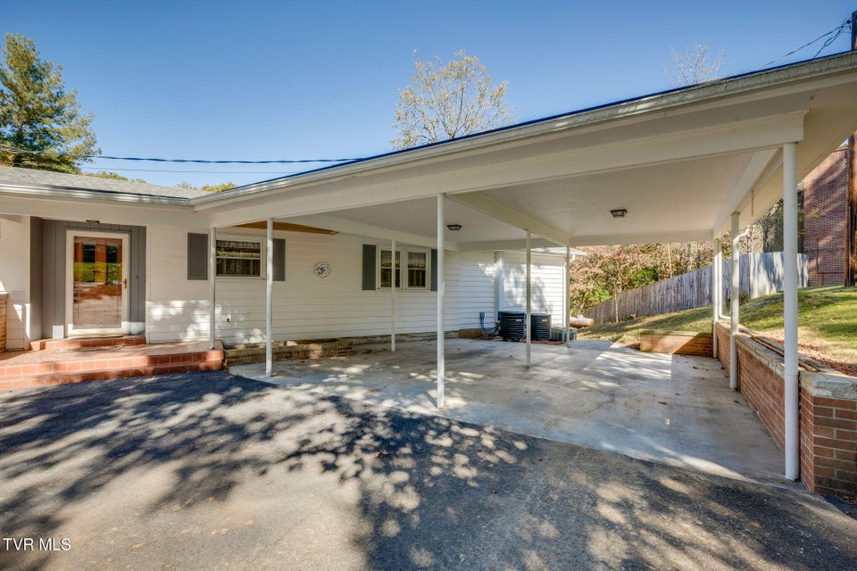 Photo #3: 325 Hidden Valley Road