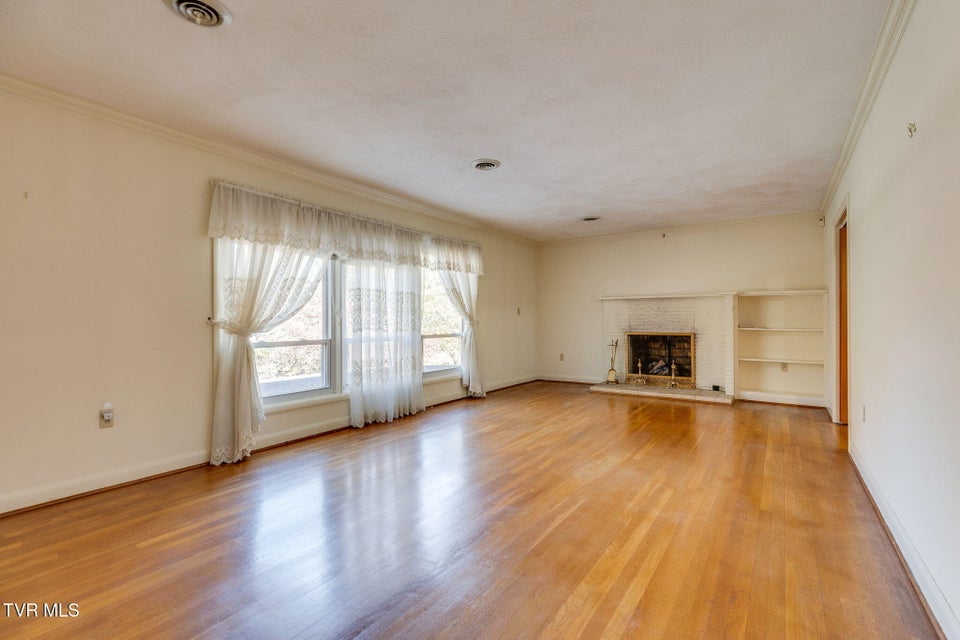 Photo #7: 325 Hidden Valley Road