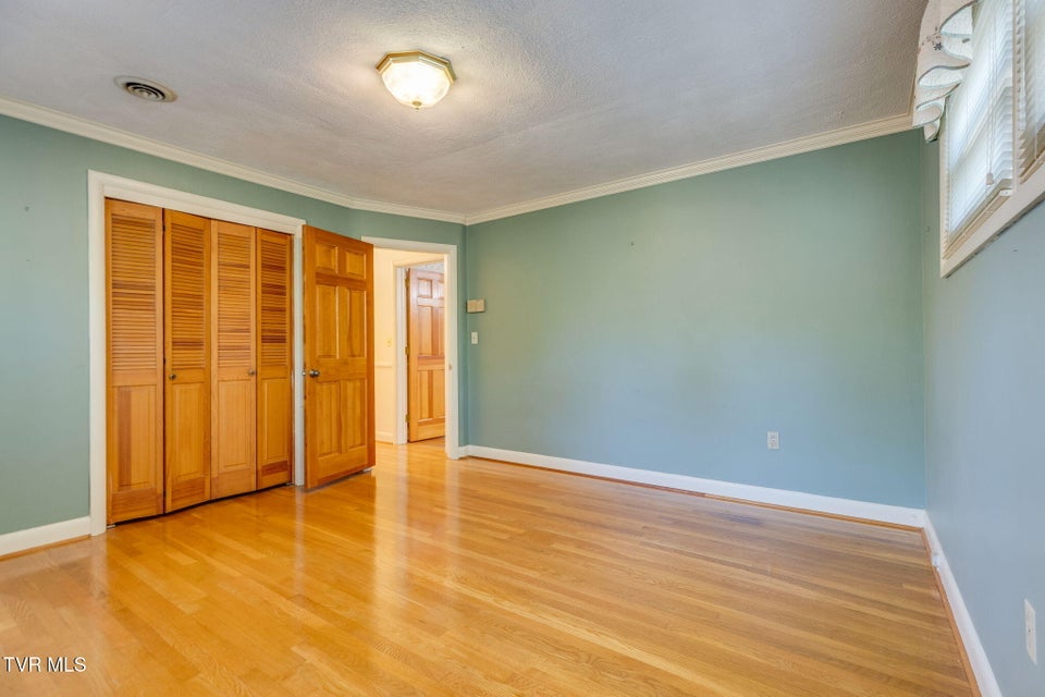 Photo #19: 325 Hidden Valley Road