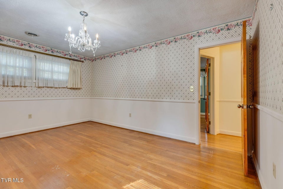 Photo #22: 325 Hidden Valley Road