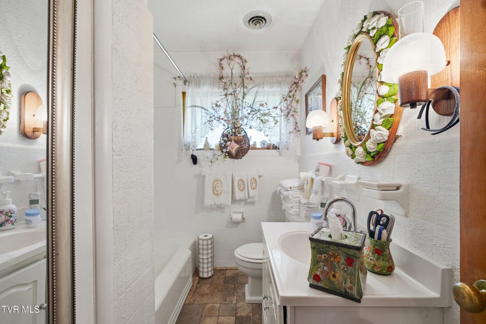 Photo #37: 1202 Virginia Avenue