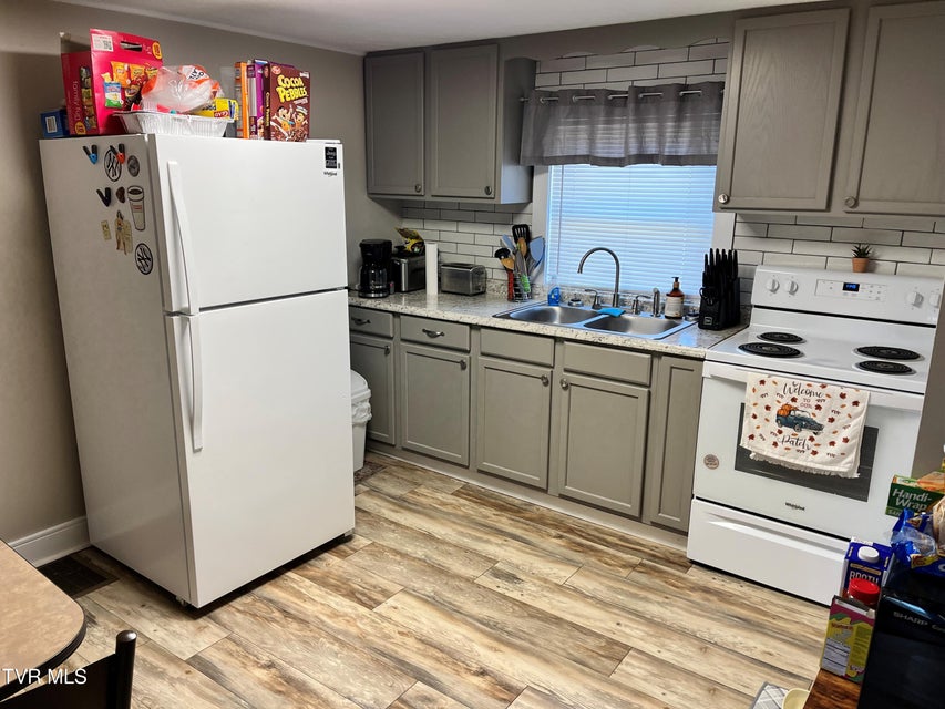 Photo #43: 1116 Highway 91 