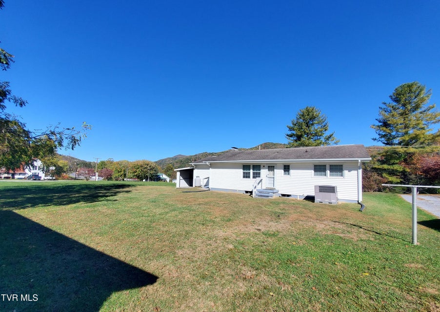 Photo #2: 512 Cloudland Drive
