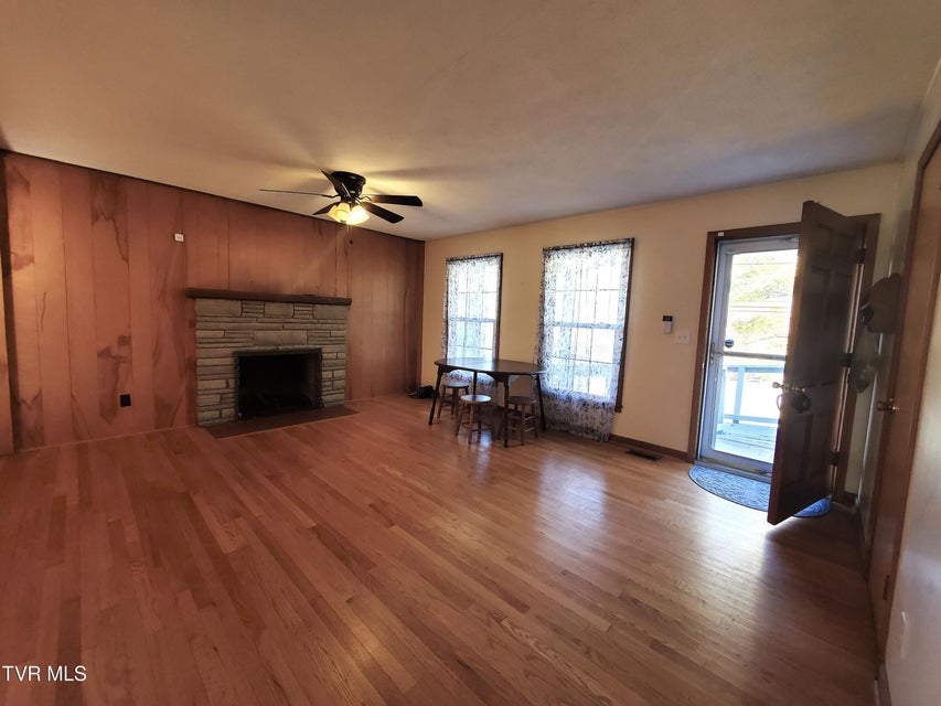 Photo #9: 512 Cloudland Drive