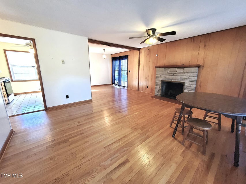 Photo #7: 512 Cloudland Drive