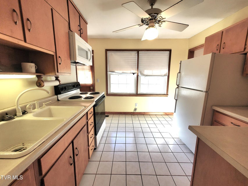 Photo #12: 512 Cloudland Drive
