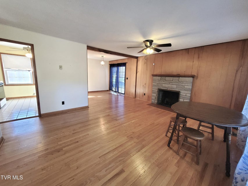 Photo #4: 512 Cloudland Drive