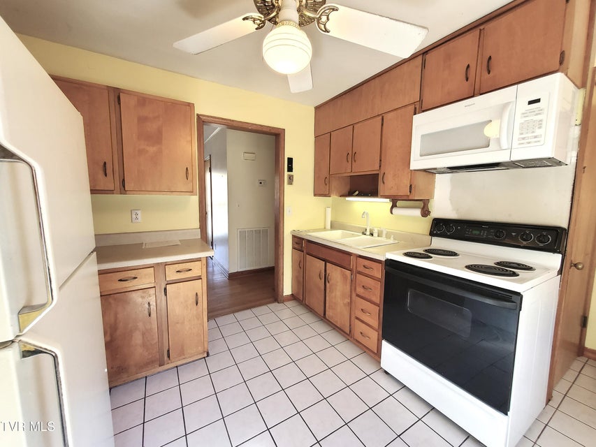 Photo #16: 512 Cloudland Drive