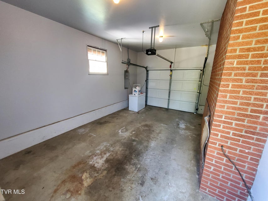 Photo #39: 512 Cloudland Drive