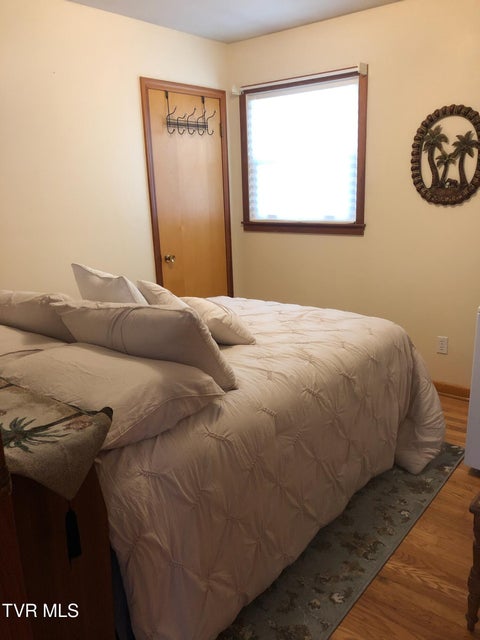 Photo #44: 512 Cloudland Drive
