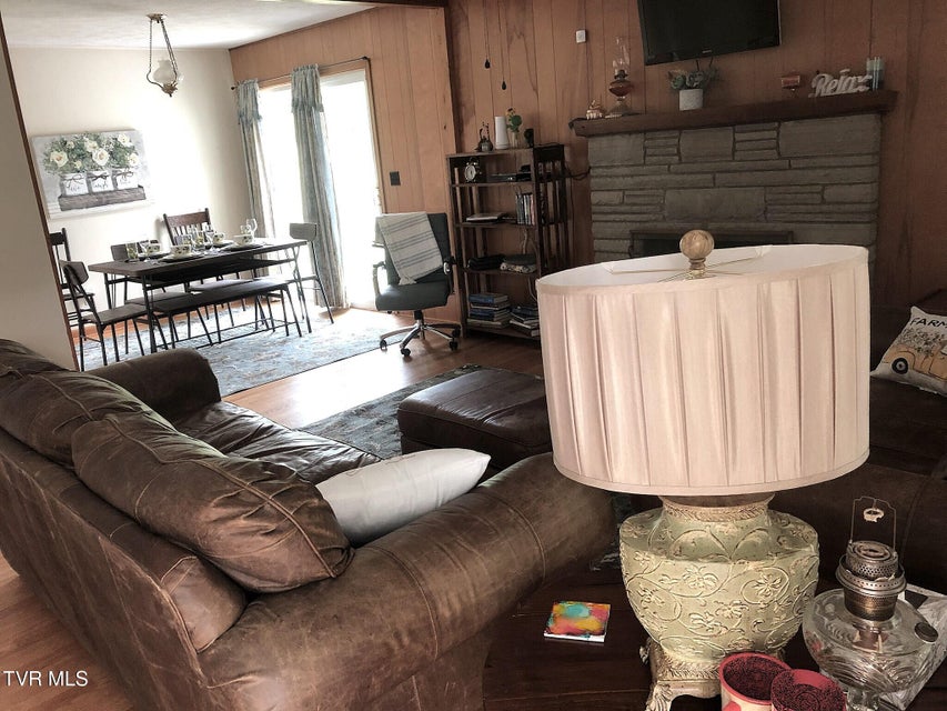 Photo #53: 512 Cloudland Drive