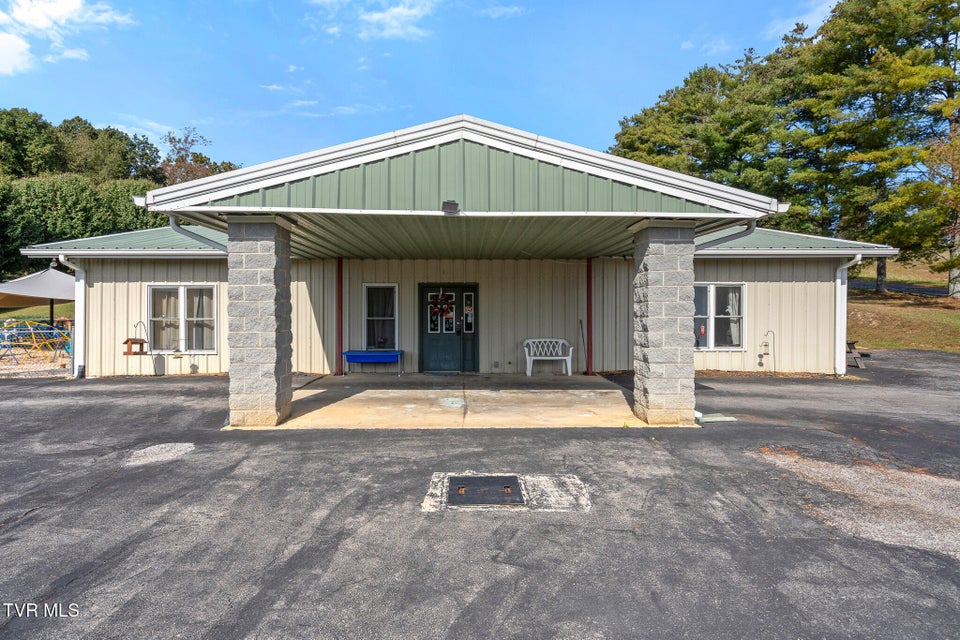 Photo #10: 208 Majestic Circle