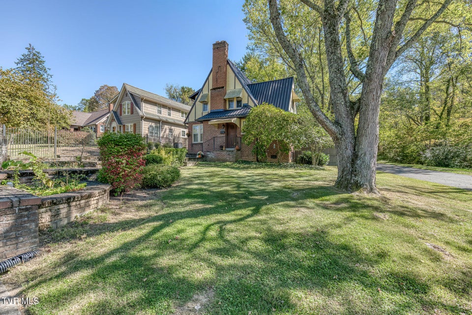 Photo #3: 1125 Cedar Place